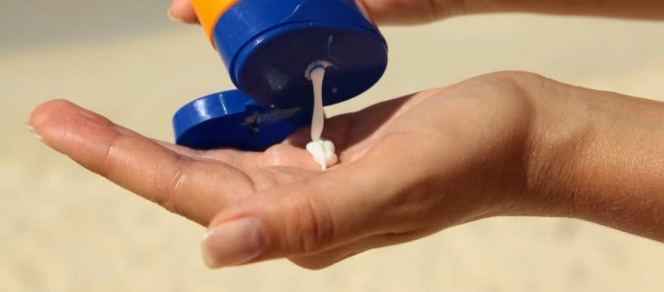 Ο λόγος που πρέπει να βάζουμε αντιηλιακό και στα χέρια μας